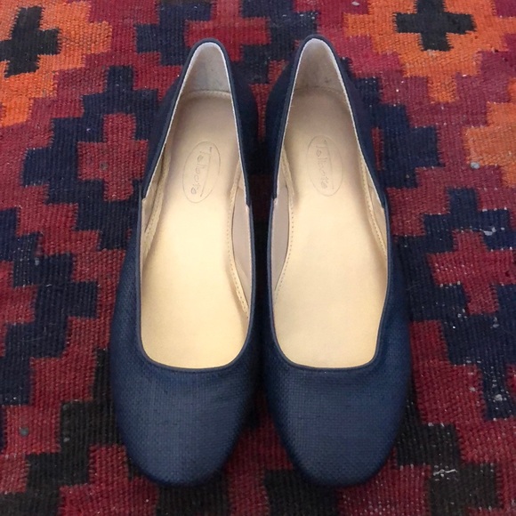 navy flats wide width